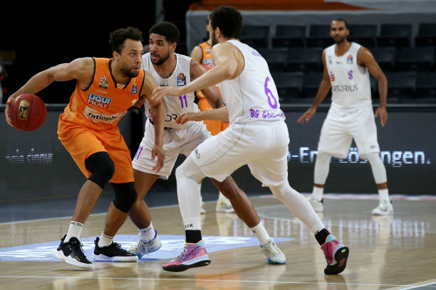 围绕球迷关 围绕球迷关