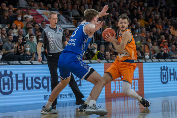 更展现了球 更展现了球