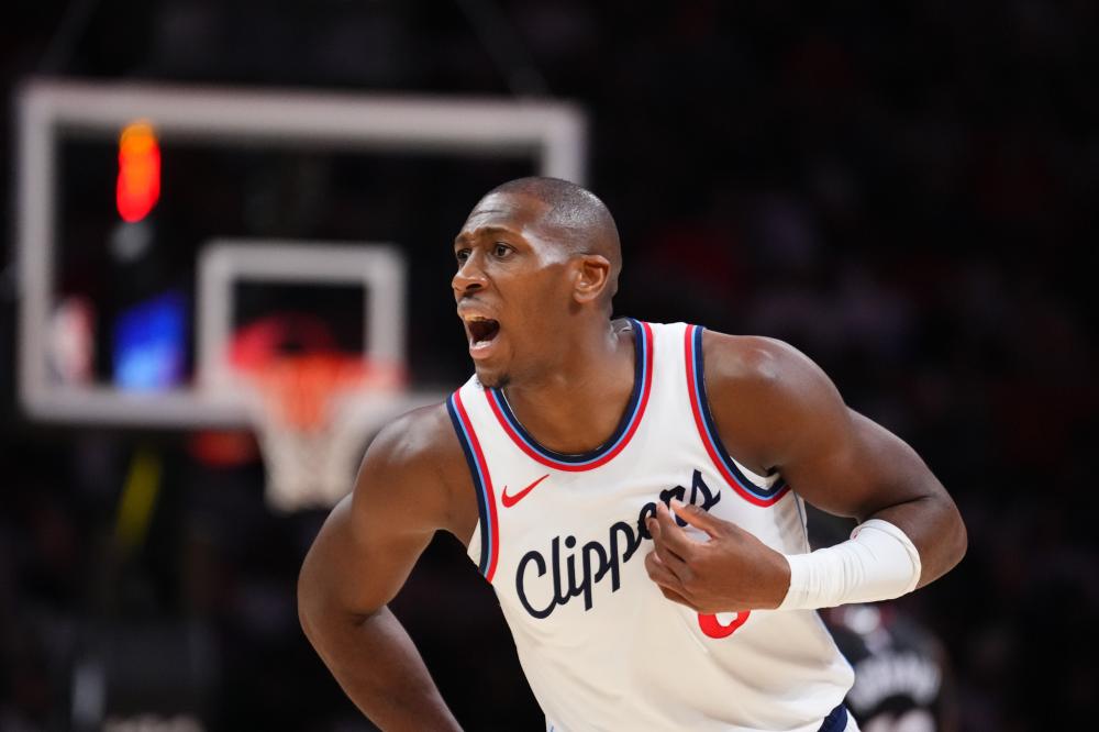 面激励球员 面激励球员